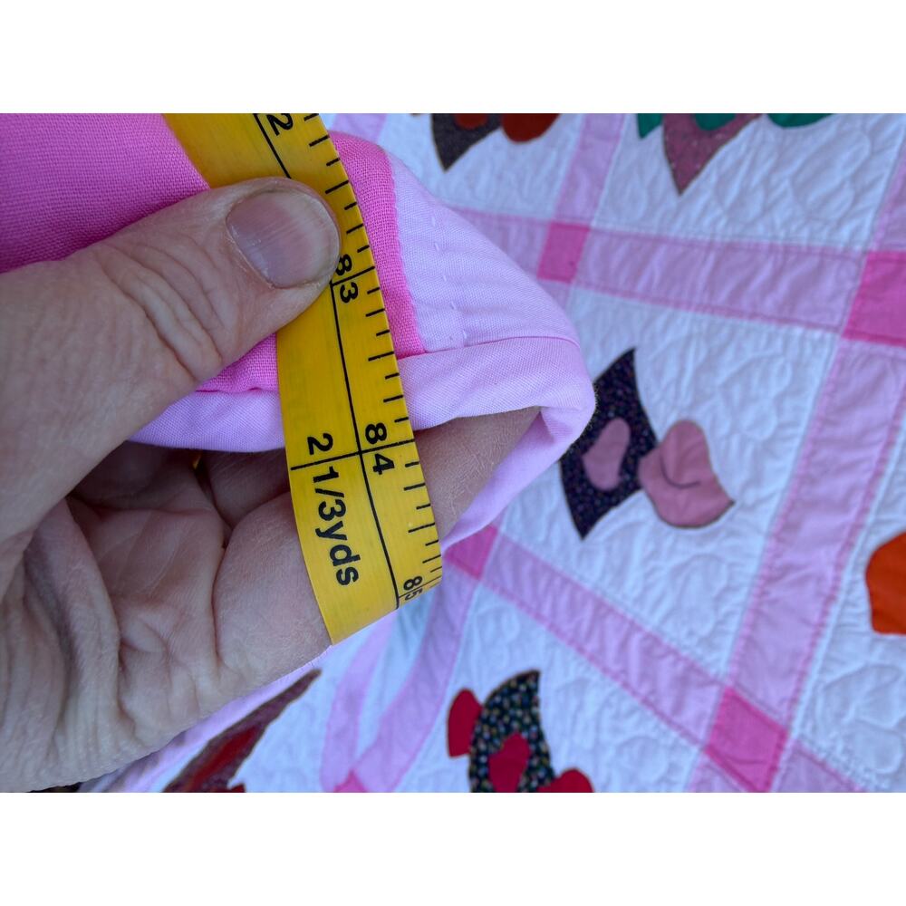 Quilt sunbonnet Sue pattern homemade cozycore cottagecore country pink white ￼ - Picture 5 of 7